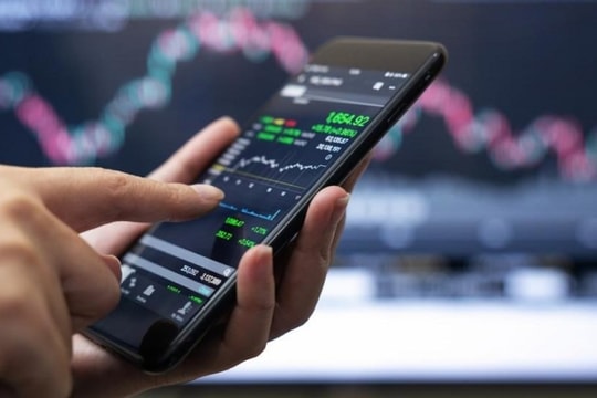 Nhiều tài khoản chứng khoán có thể bị tạm dừng giao dịch online từ 1/1/2025