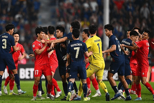 Kỳ lạ tại AFF Cup: Vì sao bàn thắng "tệ nhất" lịch sử lại được đề cử đẹp nhất?