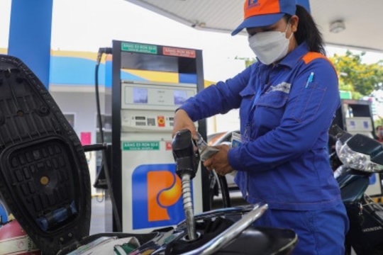 Giá xăng dầu hôm nay 7/1/2025: Giảm nhẹ, thị trường biến động trước dữ liệu kinh tế yếu