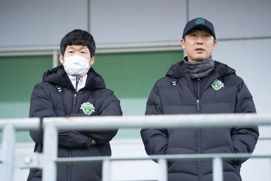 Huyền thoại MU chúc mừng đội tuyển Việt Nam vô địch AFF Cup