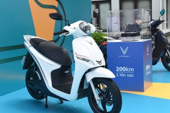 Giá xe máy điện VinFast tháng 1/2025 giảm mạnh: "Cú sốc lớn" đối với loạt xe xăng