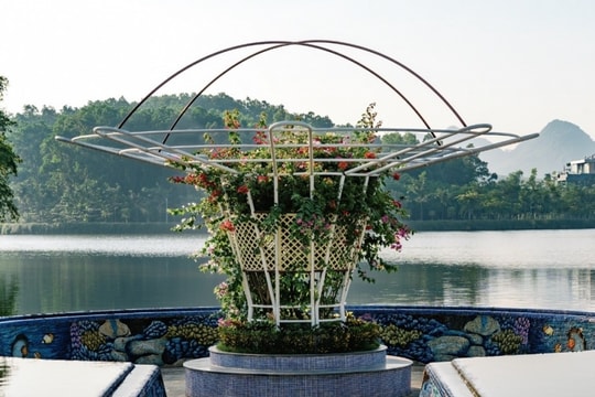 Du xuân trên vùng đất sử thi