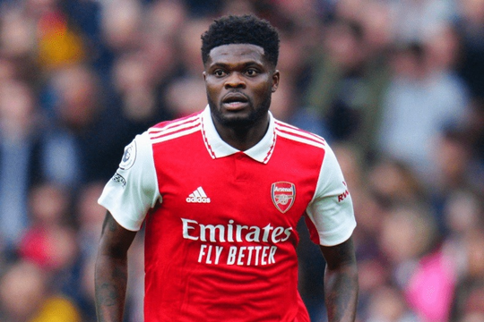 Drama lớn nhất Ngoại hạng Anh: Ngôi sao áo đỏ chuẩn bị làm bạn với song sắt