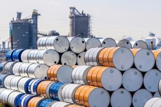 Giá xăng dầu hôm nay 9/1/2025: Giá dầu "lao dốc" do tồn kho tăng cao