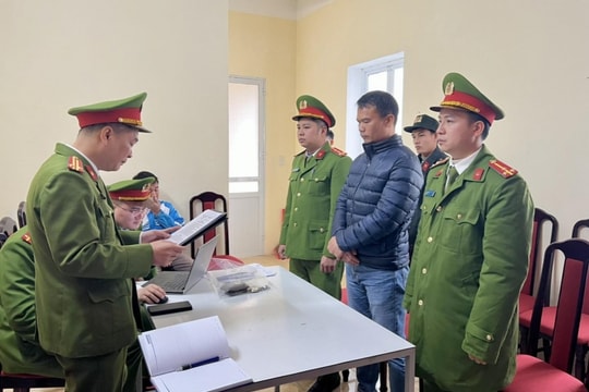 Cựu Chủ tịch bị khởi tố, nhìn lại thương vụ "ma" cùng vụ cháy hóa đơn hi hữu tại Top One