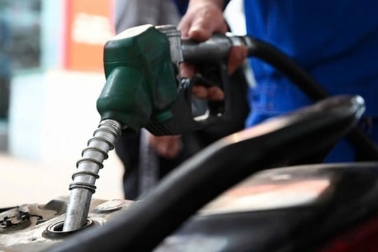 Giá xăng dầu hôm nay 14/1/2025: Bật tăng mạnh mẽ