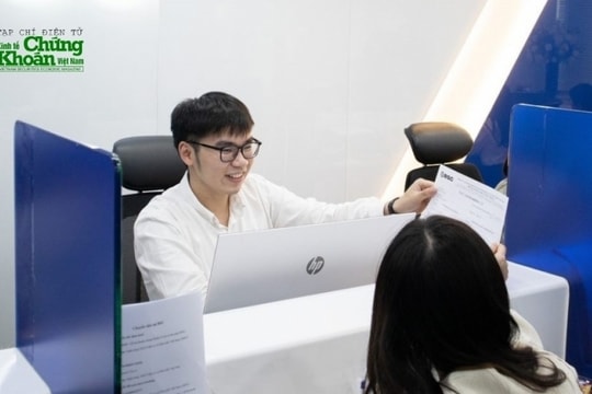 Cổ phiếu chứng khoán đồng loạt bứt phá, chuyện gì đang diễn ra?