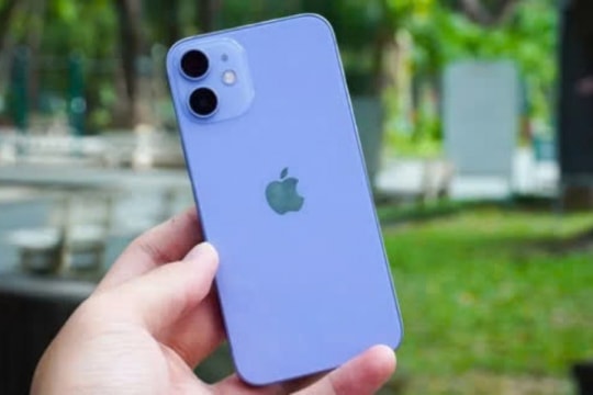 iPhone 12 "gây sốt" cận Tết vì giá tốt chưa từng có
