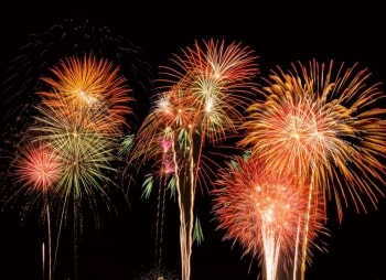 Bảng giá pháo hoa Tết 2025: Cập nhật ngay mức giá và địa chỉ mua pháo Quốc phòng chuẩn nhất!