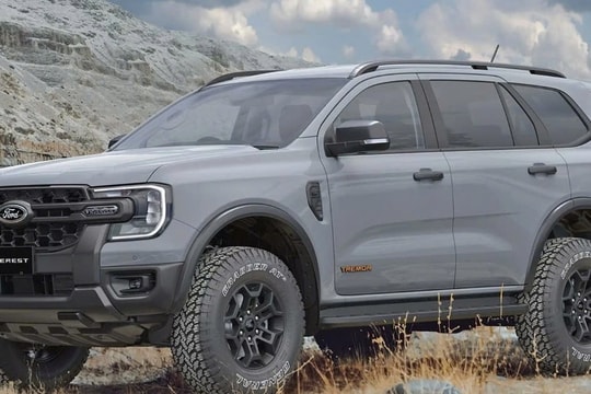 "Vượt mặt" Toyota Fortuner, Ford Everest 2025 gây sốt nhờ giá lăn bánh cực tốt