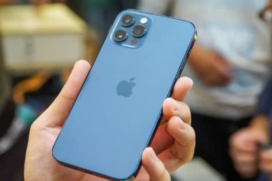 Bật mí "món quà đặc biệt" nhà Táo tặng người dùng cận Tết: Khi iPhone 12 Pro giá chỉ còn "chút chút"