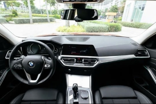 BMW 320i "hốc hơi" 1,6 tỷ đồng: Lựa chọn xe sang giá mềm dịp cận Tết