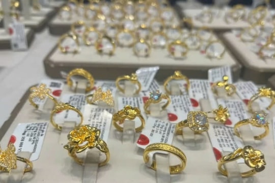 Quyết dùng thưởng tết mua vàng nhẫn, nhà đầu tư hậm hực "rước bực vào người"
