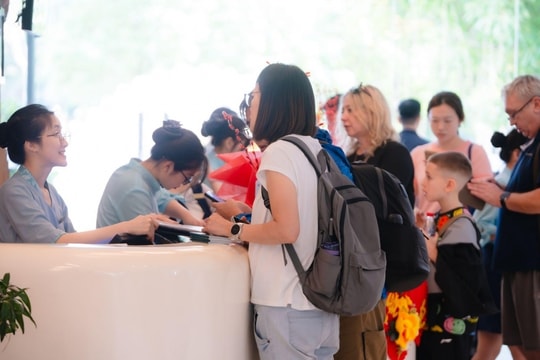 Gần 40 chuyến bay quốc tế/ngày, Phú Quốc đông kín khách Tết Nguyên đán