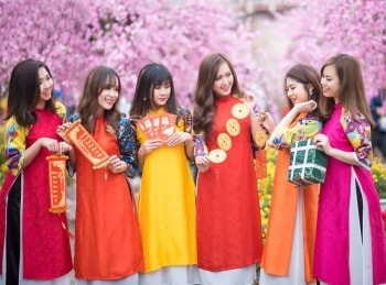 Tết mặc đồ bẩn, rách: Cẩn thận tài lộc "bốc hơi" cả năm