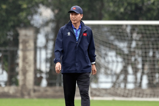 Bóng đá Việt Nam "đổi hình, thay máu": Liệu HLV Kim Sang-sik có đi đúng hướng?