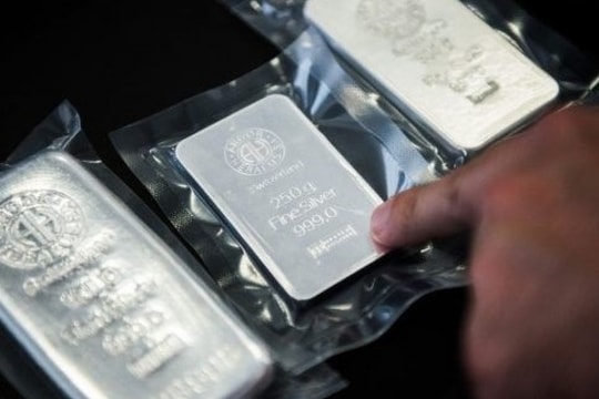 Giá bạc hôm nay 4/2/2025: Biến động mạnh theo giá vàng