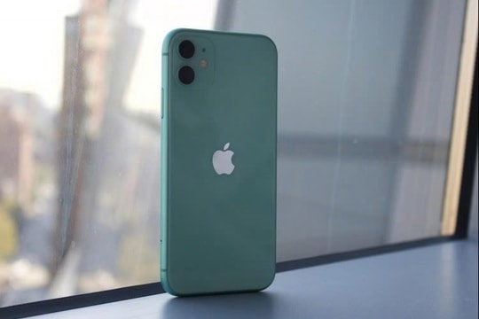 Giá iPhone 11 mới nhất sau Tết 2025: Bán lẻ "rẻ như bán buôn"