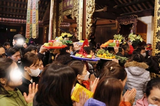 Thủ tướng chỉ đạo thực hiện nếp sống văn minh, an toàn, tiết kiệm trong Lễ hội xuân năm 2025