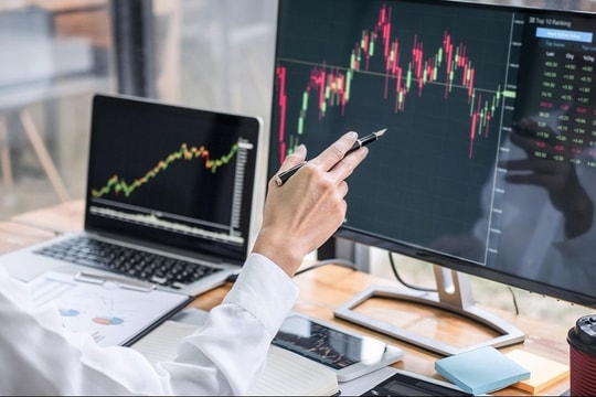 Khối ngoại bán ròng "nhẹ tay" phiên 5/2, cổ phiếu tài chính vẫn chịu áp lực lớn