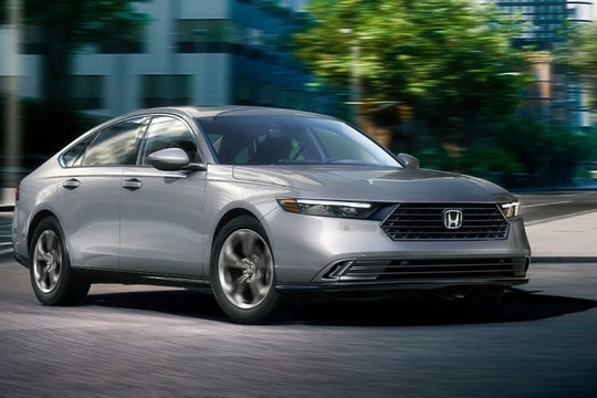 Loạt ô tô phổ thông ồ ạt giảm giá, có mẫu hạ tới nửa tỷ đồng: Dân tình "sốt sình sịch" mua xe