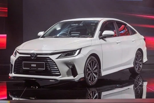 Toyota Vios 2025 giảm "chạm đáy", nên mua xe ngay hay đợi bản mới?