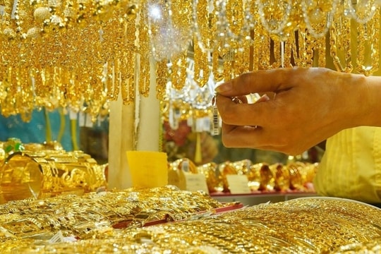 Giá vàng chiều nay 7/2/2025: Vàng trong nước bật tăng, SJC lấy lại mốc "đầu 9"