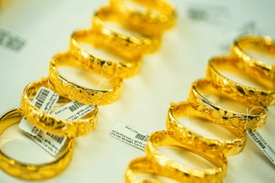 Giá vàng nhẫn hôm nay 8/2: Vía Thần Tài qua đi, người mua vàng nhẫn vẫn "ôm lỗ"