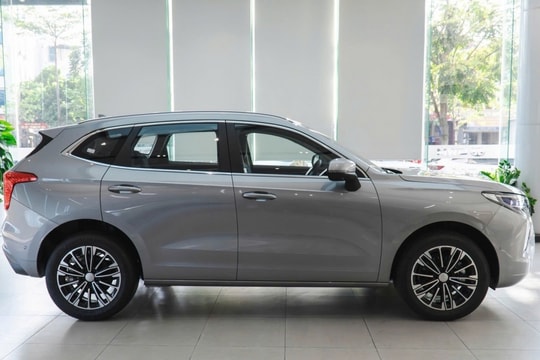 Mẫu ô tô "Tàu" đổ bộ đại lý: Siêu tiết kiệm xăng, công nghệ ngập tràn, giá cực hấp dẫn