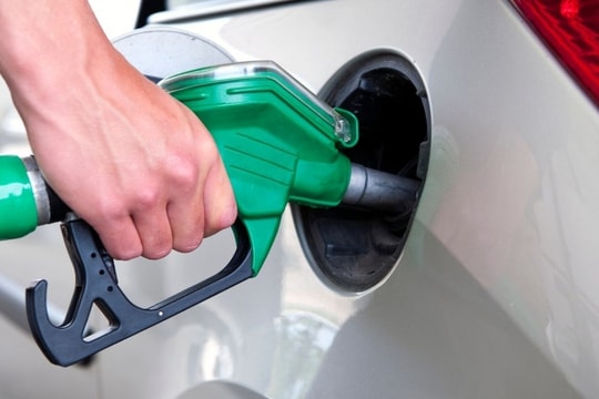 Giá xăng dầu hôm nay 9/2/2025: Tuần giảm thứ ba liên tiếp, giá xăng trong nước điều chỉnh trái chiều