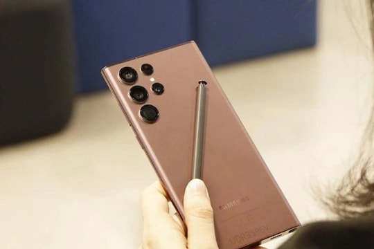 Giá Samsung Galaxy S22 Ultra tháng 2/2025: Flagship từng 30 triệu giờ xuống ngang tầm trung