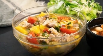 Bí quyết nấu canh sườn chua chuẩn vị: Chua thanh, ngọt dịu, ai ăn cũng mê!