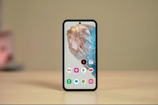 "Vua tầm trung" Samsung Galaxy M35 5G giảm giá kỷ lục giữa tháng 2/2025: "Thờ ơ" là hết