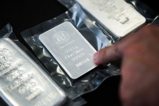 Giá bạc hôm nay 13/2/2025: Giá bạc khởi sắc, vàng giảm sâu