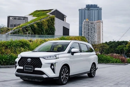Toyota Veloz Cross giữa tháng 2/2025: Giá giảm mạnh, trang bị "full option", đe nẹt Mitsubishi Xpander
