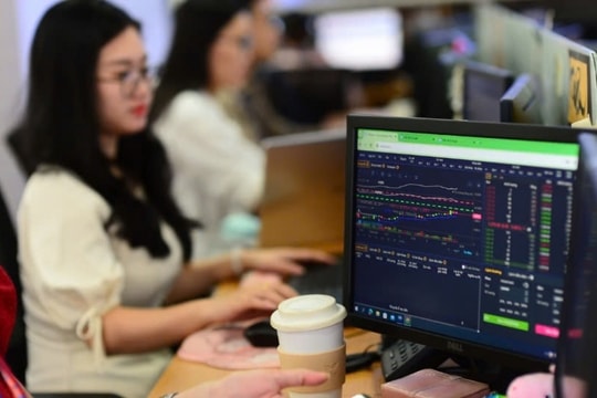 Chứng khoán phiên sáng 14/2: Giữ vững sắc xanh, VN-Index có thêm 7 điểm