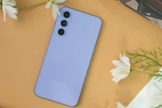 Samsung Galaxy A54 5G tụt giá giữa tháng 2/2025: Mạnh hơn, bền hơn iPhone 16