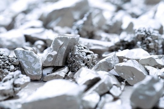 Giá bạc hôm nay 17/2/2025: Tăng mạnh, tiệm cận mức cao nhất 10 năm trong khi giá vàng đi ngang