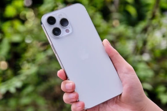 Dân tình đổ xô săn lùng chiếc iPhone này vì quá hời