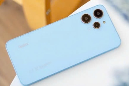 Xiaomi Redmi 12 "chạm đáy" chỉ hơn 2 triệu: Màn to, diện mạo đẹp như iPhone 12 Pro Max