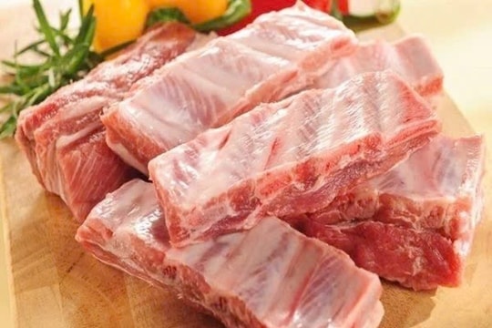 Giá thịt heo hôm nay 19/2/2025: Thịt heo giữ giá nhưng sườn già bất ngờ tăng vọt