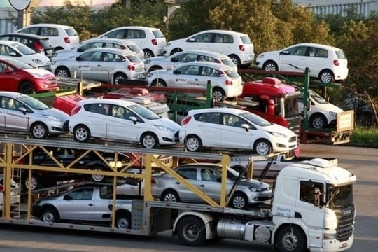 Tổng thống Donald Trump tiếp tục nổ phát súng thuế quan, ba mặt hàng công nghiệp cốt lõi "nghẹt thở"