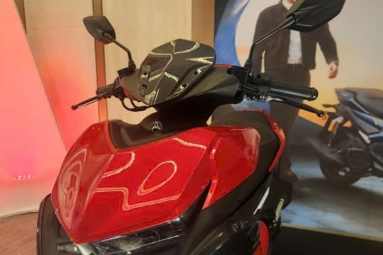 Xuất hiện "kẻ lật đổ" Honda Air Blade với giá sốc: Diện mạo chất, trang bị xịn, liệu có làm nên chuyện?