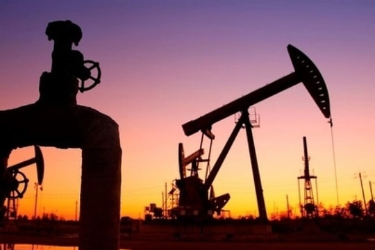 Hai “gã khổng lồ” phương Đông đốt nóng thị trường, giá dầu thô Trung Đông tăng mạnh