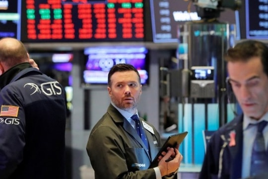 Chứng khoán Mỹ lao dốc, Dow Jones mất 450 điểm, nhà đầu tư đối mặt với lo ngại thuế quan