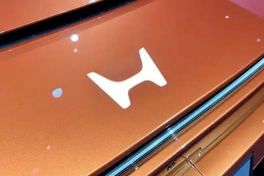 Mẫu ô tô điện chạy "miệt mài" 620km không cần sạc, giá bán gây chấn động!