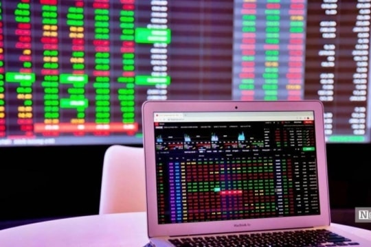 Chứng khoán phiên sáng 21/2: Sắc xanh chiếm ưu thế, mốc 1.300 điểm đã ở rất gần