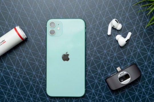 iPhone 11 tiếp tục chiếm trọn trái tim người dùng: Giá bán lẻ "rẻ như bán buôn"
