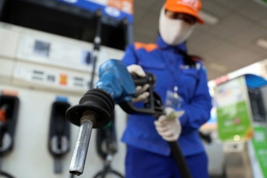 Giá xăng dầu hôm nay 22/2/2025: Giá dầu thế giới giảm mạnh