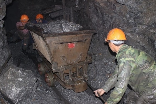 Một doanh nghiệp khoáng sản "vất vả" chuyện giải trình